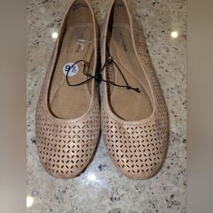 White Mountain "Whitemt." brand perforated ballet flats in a rose gold. Size 9.5